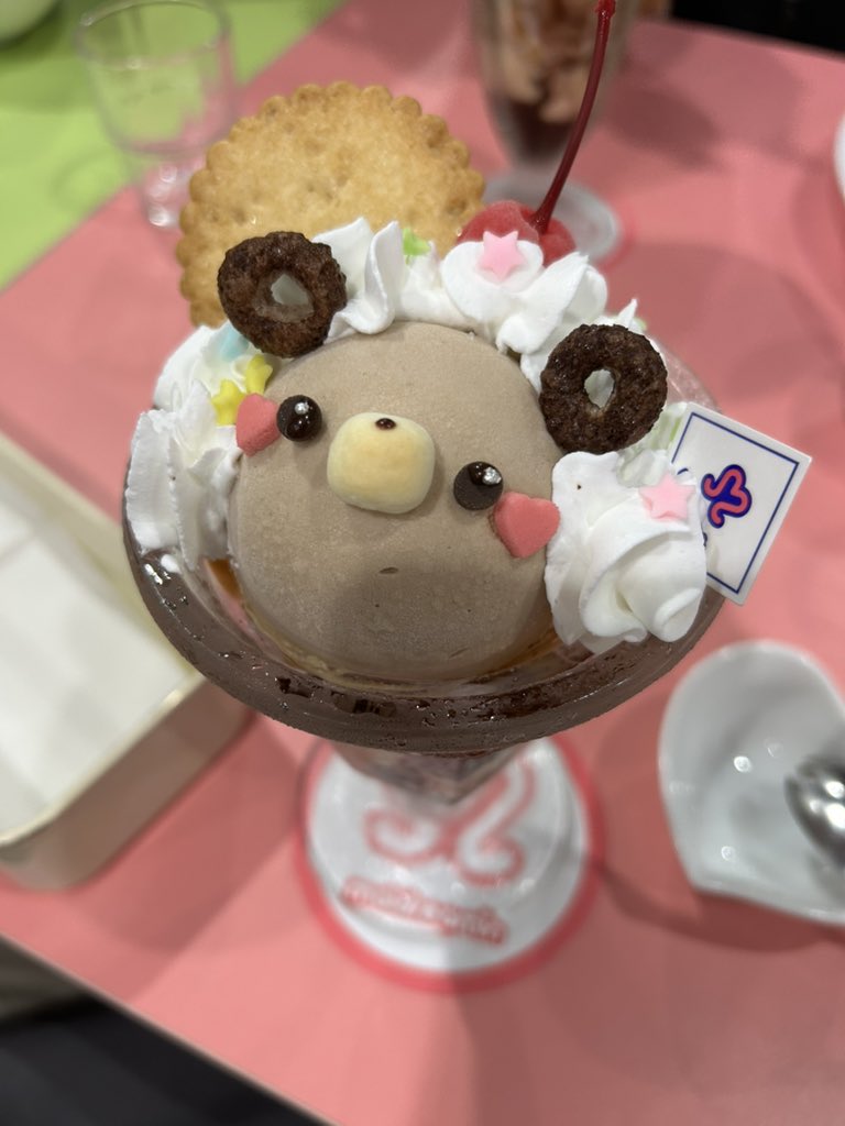 SnowWingRainTea's tweet photo. 大阪一泊のオフ会が終わっちゃった
すっごく楽しかったわ
気持ちも少し軽くなった気がする
やはり長い間旅行しなかったら、気分もどんどん重くなっちゃうね
僕はちょっと人見知りだけど、旅が大好きだわ
まぁ、お金がないと旅行できない
だから、もっと頑張らないとね
友達と一緒にする旅行は最高だ！ https://t.co/5nnkvrX8Ho