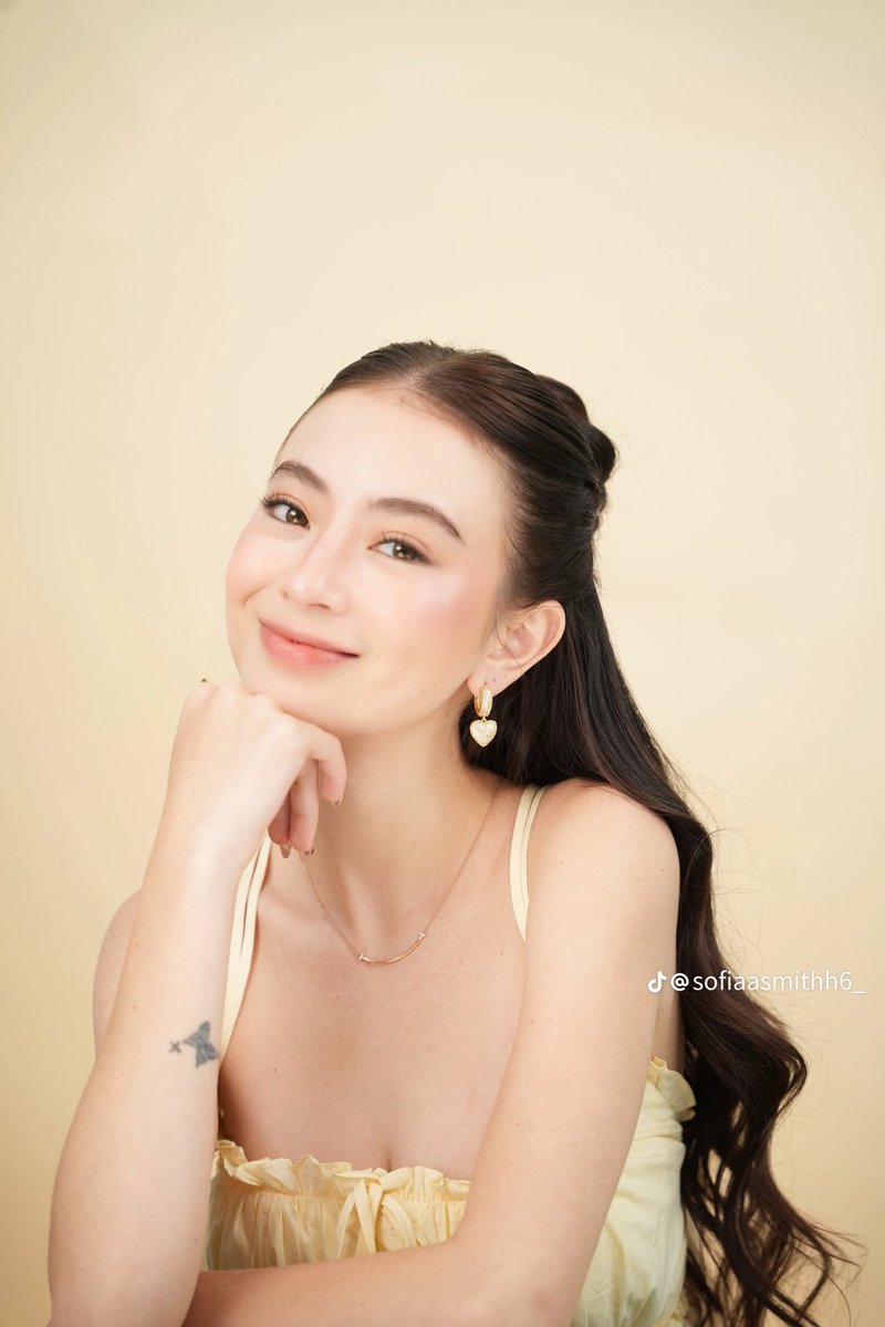 intomak_ali's tweet photo. Is it just me, or iba talaga ang glow ni Fyang these past few days? 😭✋ Ang fresh, ang blooming, at parang ang gaan lang ng aura niya lately. Love seeing her like this. 🥹💛 https://t.co/ZNZvj1wLm2