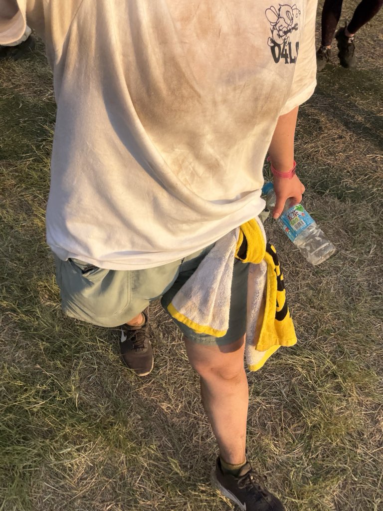 choru_430's tweet photo. ヤバT始まる前は新品の真っ白Tシャツだったんだけど😀 https://t.co/p5cM7QiUTD
