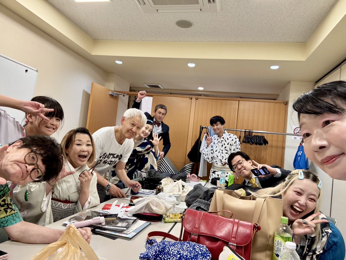 ishikomay's tweet photo. 本日は雨が降り蒸し暑い中、たくさんの方々にお越しいただきありがたき幸せ！
本当にありがとうございました！ https://t.co/ArEm2rc5qp