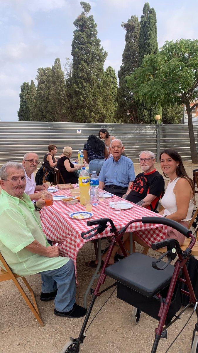 MaicaCapdevila's tweet photo. "Háganlo de tal modo que las palabras del profeta "Yo nunca te olvidaré" adquieran la forma de un tierno y afectuoso encuentro" (León XIV). Con @santegidio_ES desde Gavà feliz #JornadaMundialAncianos!! @santegidionews https://t.co/k8v4x8qgkJ