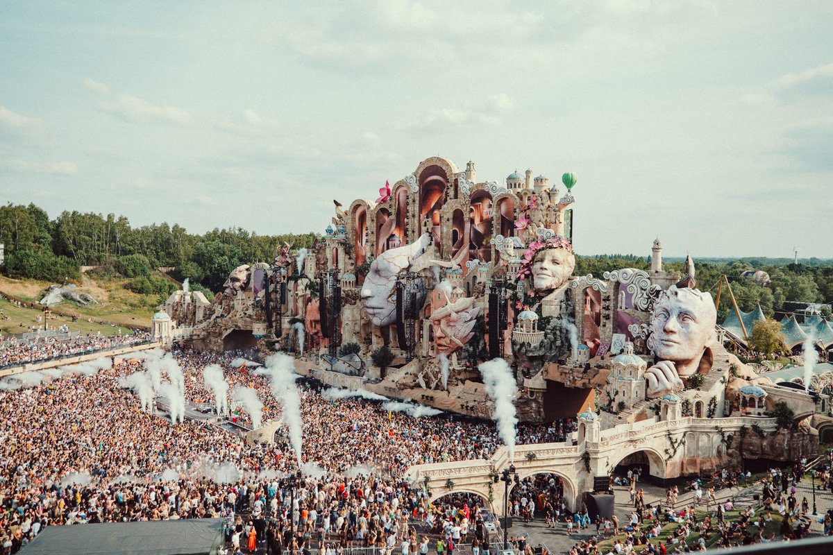 euKuCoin's tweet photo. What a weekend - what an atmosphere! 🦋  

The energy at Tomorrowland in Belgium is truly something special.  

A huge thank you to @Tomorrowland for uniting and electrifying such an incredible community!  

#Tomorrowland #Europe #Music #Festival #Web3 https://t.co/uTPmOJyB0u