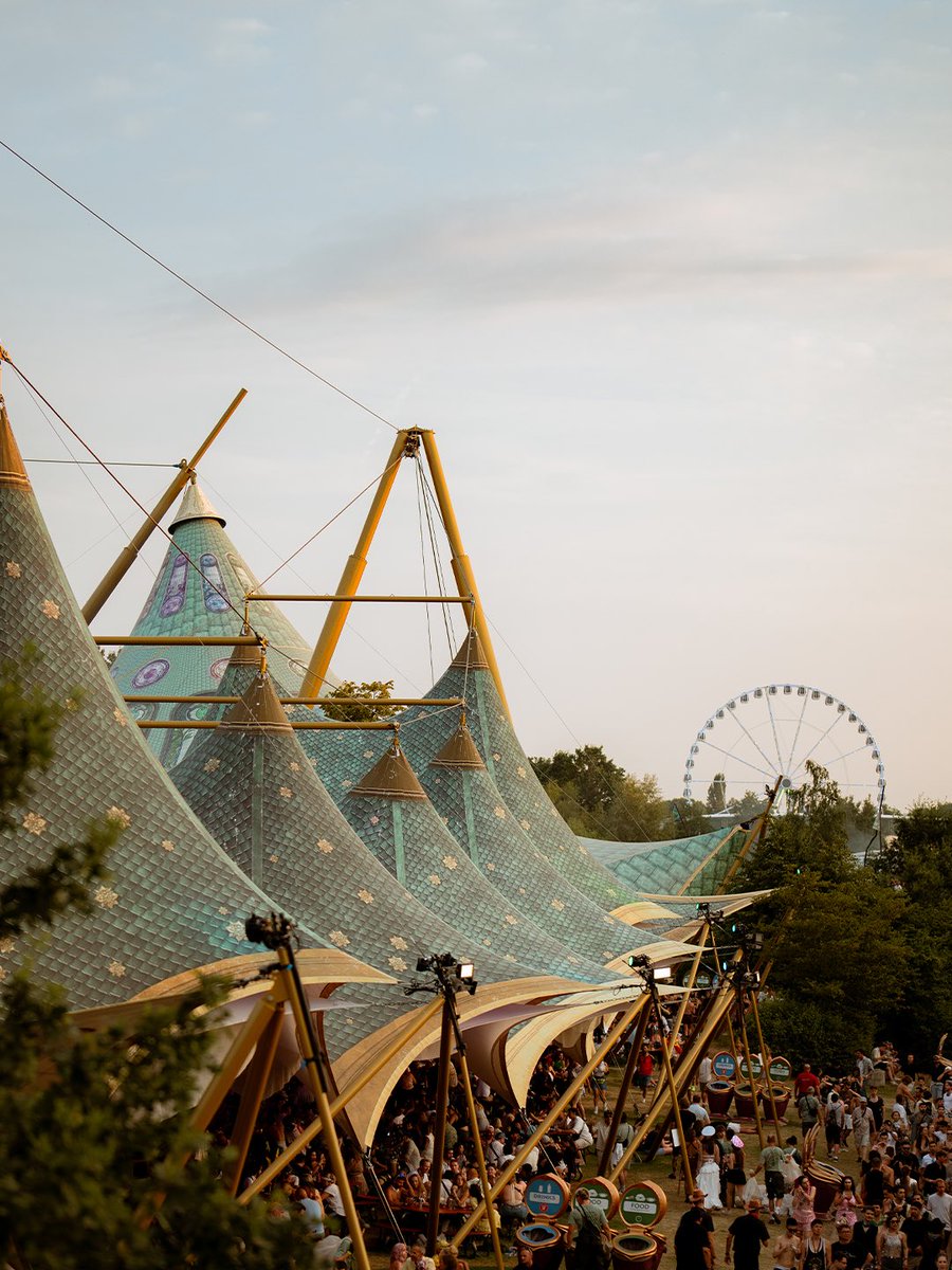 Tomorrowland tweet media