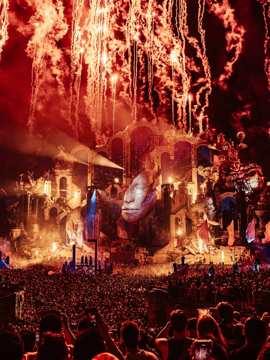 Tomorrowland tweet media