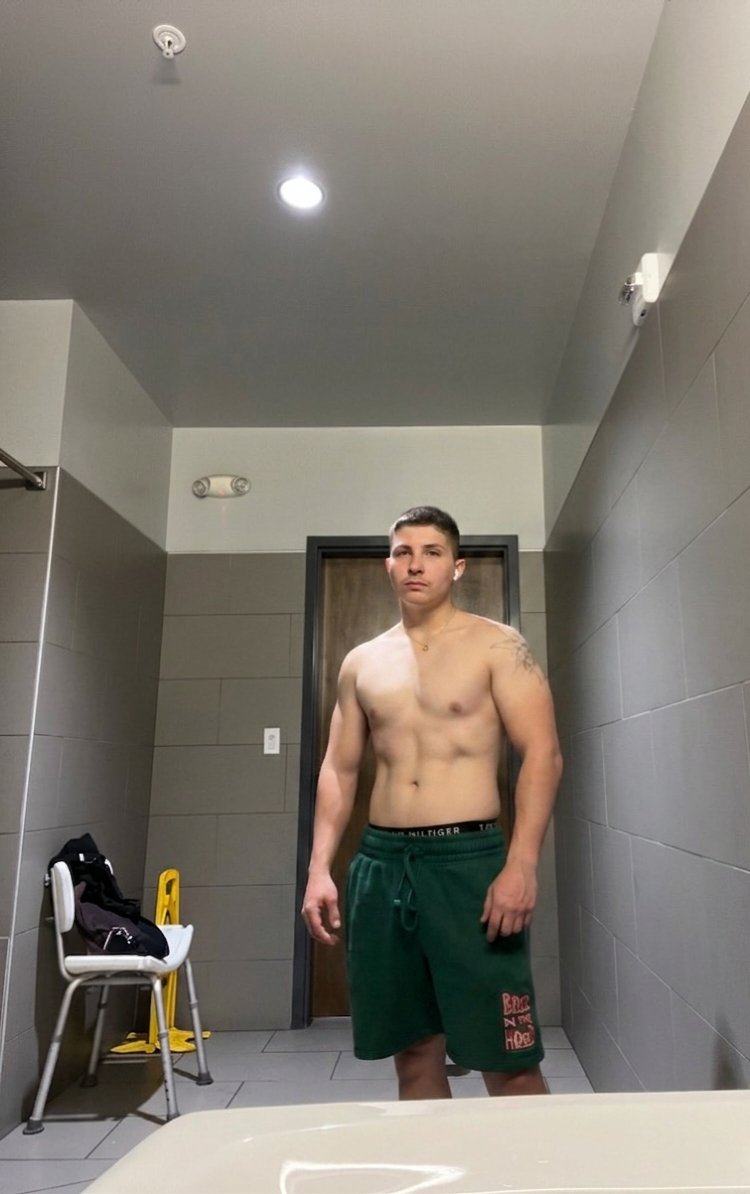 Militannt1's tweet photo. @leche4loif @0ne_Lol I'm literally white and from spain.Bro i'm not mexican https://t.co/QfYJJn4qiL
