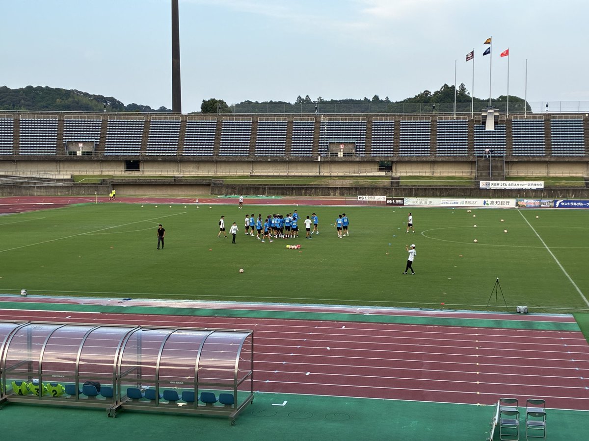 1923ishii's tweet photo. 行ったことないスタジアム巡り

第31回高知県サッカー選手権大会
（天皇杯 JFA 第106回全日本サッカー選手権大会高知県代表決定戦）
決勝
高知ユナイテッドSC vs KUFC南国

#GIKENスタジアム
#高知県立春野総合運動公園陸上競技場
#春野
#高知ユナイテッドSC
#KUFC南国 https://t.co/riIzE12L2Y