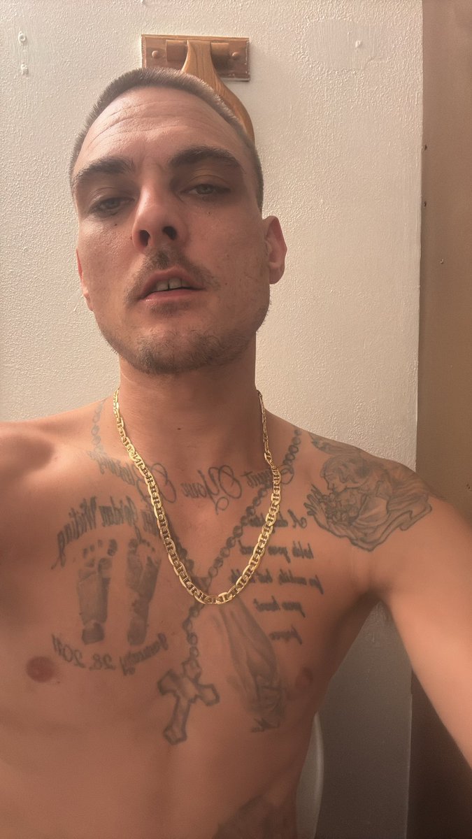 Brickzilla414's tweet photo. FWB👀👀 who wana fuck me wot my gold chain on😈😈 #mke #MKE #mkefreaks https://t.co/Dljhyw9PoV