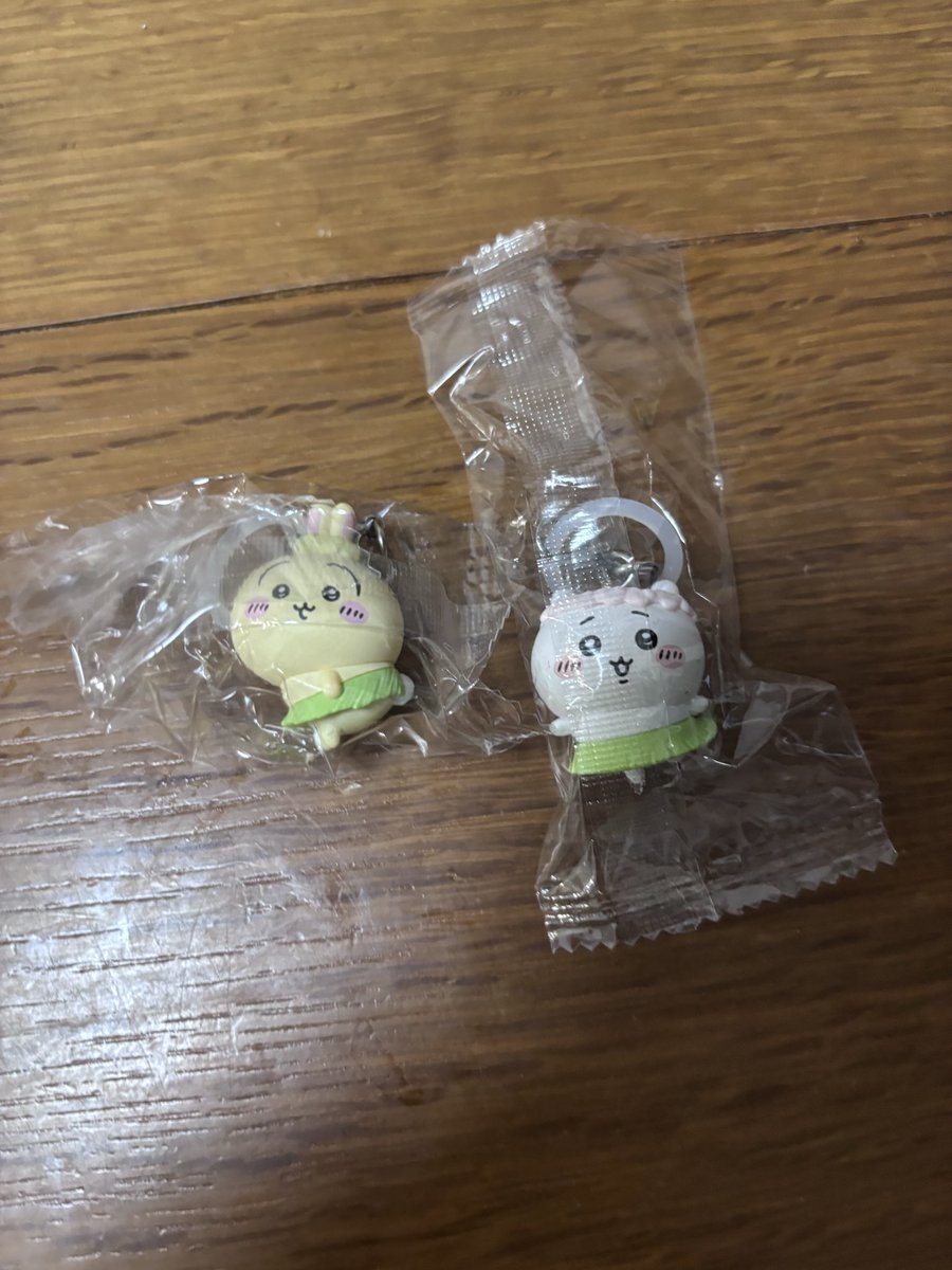 w9rkr's tweet photo. 【交換】映画ちいかわ　入場者特典　めじるし
【譲】　うさぎ　ちいかわ
【求】　ハチワレ 

どちらともハチワレと交換可能です。
郵送交換希望です。 https://t.co/kMQooCVBxa