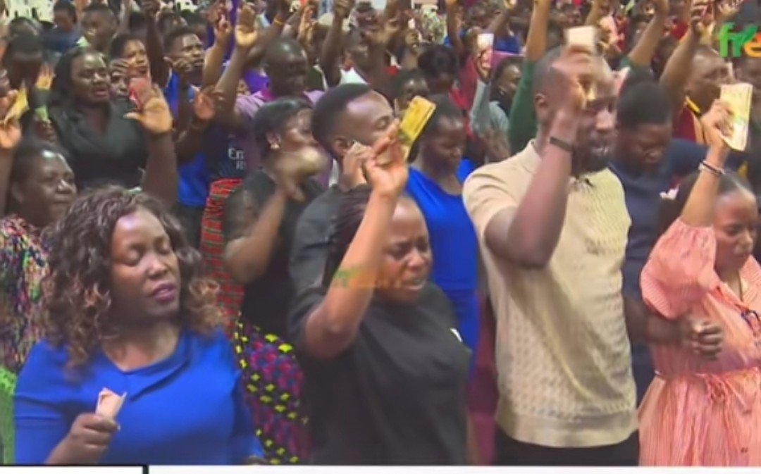 GabrielBuule's tweet photo. Money can multiply if you invest it. Taking  it to your pastor to pray for it makes you a poor slave because the pastor takes to better himself as you continue to suffer . Don't be religiously stupid https://t.co/o8sRpoor3w