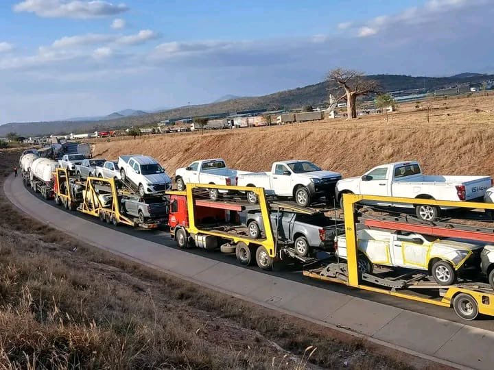 Abramjee's tweet photo. UPDATE ON TRUCK CONGESTION ON THE CORRIDOR TOWARDS BEITBRIDGE PORT OF ENTRY

The Commissioner of the Border Management Authority (BMA), Dr Michael Masiapato is aware of the long queues of freight trucks on the corridor leading to the Beitbridge Port of Entry.

The BMA and the South African Revenue Services (SARS) wish to clarify that the current delays are not caused by operations on the South African side of the border. 

All  SARS and BMA functions, including immigration processing, agriculture inspections, port health services and biosecurity controls, are operating efficiently, with systems functioning normally.

The congestion is being experienced on the Zimbabwean side of the border. 

According to information received from the Zimbabwean authorities, limited parking capacity at their port is contributing to the delays. 

A significant number of abnormal-load vehicles are occupying available parking space, reducing the port's capacity to receive additional freight trucks. 

Furthermore, processing by clearing agents on the Zimbabwean side is taking longer than usual, which has slowed the movement of cargo across the border.

The BMA is actively engaging its counterparts in Zimbabwe to identify and implement measures that will expedite the movement of trucks and alleviate the congestion.

The BMA appreciates the patience and cooperation of transport operators, freight companies and motorists, and will continue to provide updates as the situation develops.

*Operation HI-TIVISE*
Report illegal activities by calling 0801 229 019. "If you see something, say something."
Illegal activities can also be reported online through the BMA website.
