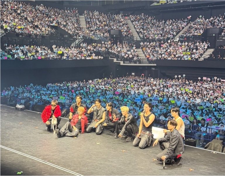 syyrrraaaa's tweet photo. eh deket banget ga sih ini?? jelas banget penontonnya satu satu? https://t.co/mHmD93AnSo