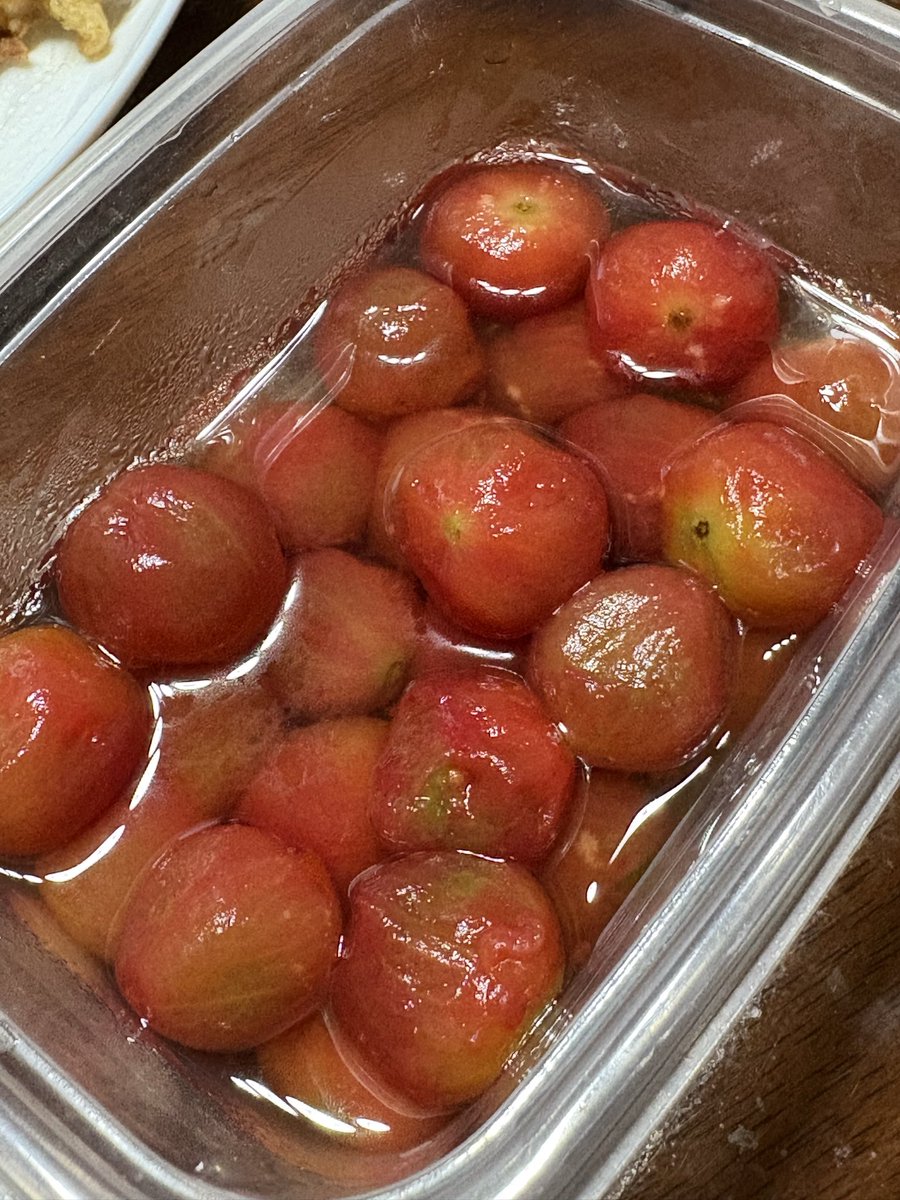 jellyfish_ht's tweet photo. 冷凍トマトにして皮剥きして
お酢に付けてみました！
うまうま♪( ◜௰◝و(و "
#トマト https://t.co/0KA2iIaJaQ