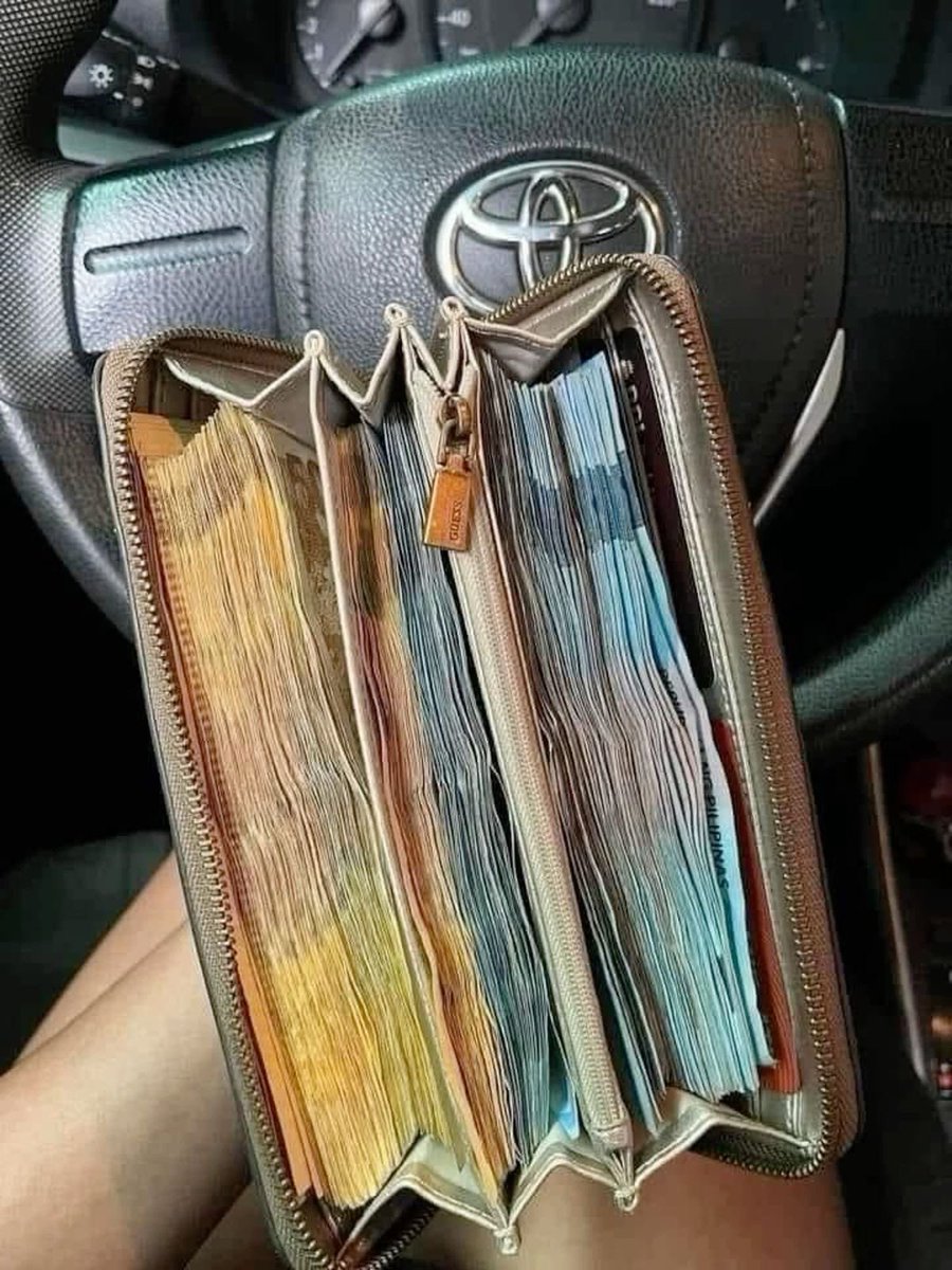 manifestpower4X's tweet photo. Manifesting a wallet like this is AUGUST. https://t.co/a79fVZyGlN