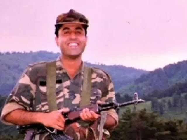 ParthVa53135321's tweet photo. 27 years ago, on one of the the highest battlefields on Earth, the indomitable spirit of our soldiers and the sheer thunder of our forces reclaimed our peaks.Remembering the bravehearts who gave their lives for the country
Jai Hind Jai Bharat
#LongLive Bharat
#LongLive Bharat ki Sena
//
While 4 pics are like a drop in ocean to honor our Braves..one of the 4 icons of the Victory
The Bofors Howitzer--> gave unstoppable heavy cover fire, blasting bunkers directly at point-blank angles up steep cliffs.
The Mirage 2000--> Precision-bombed enemy command and supply depots on unreachable peaks using Laser-Guided Bombs for first time
The Officer Capt --> Batra's line of "Yeh Dil Maange More" 😊after capturing Point 5140
The Infantry Troops --> physically hoist the Indian flag