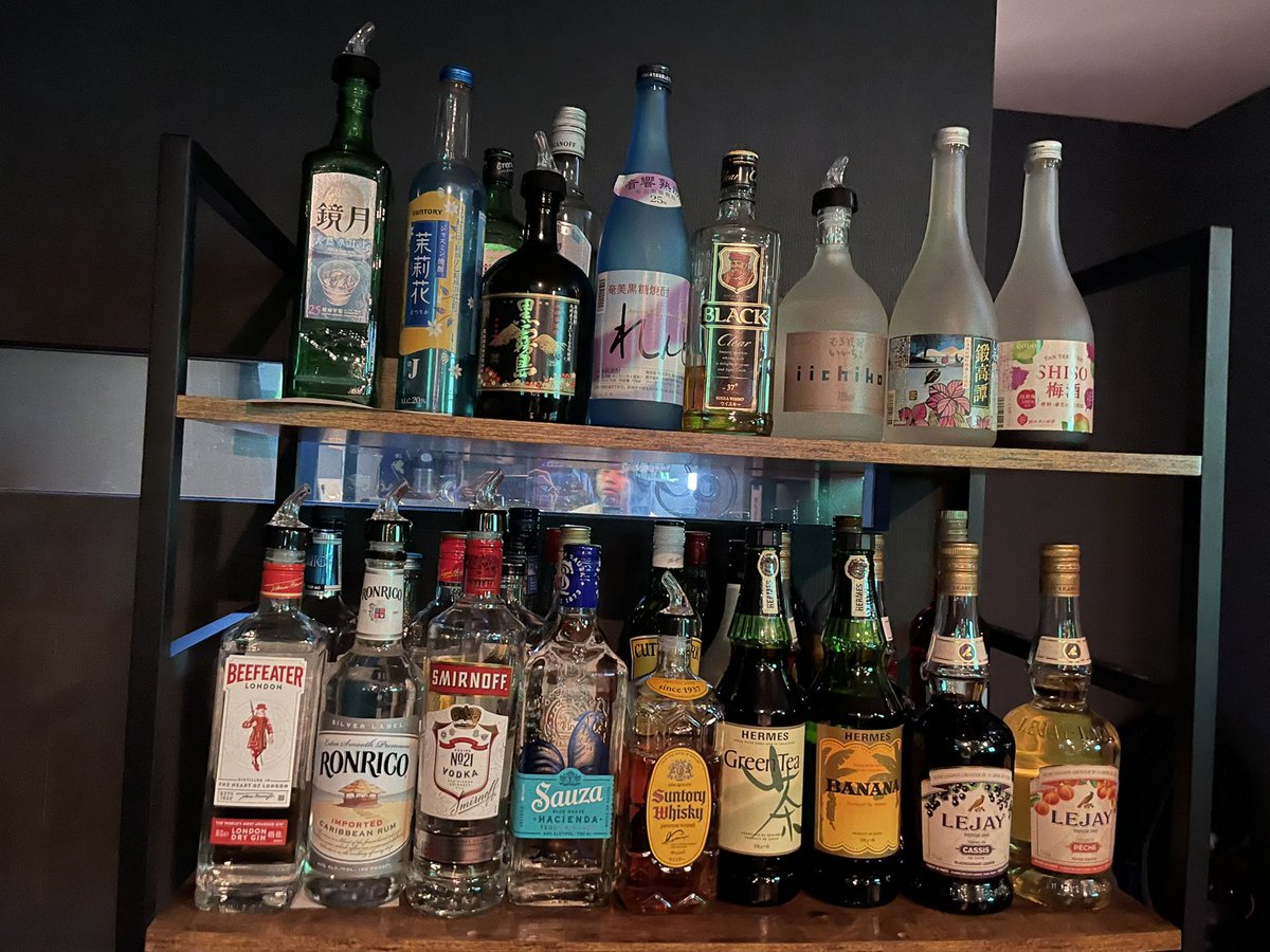 CDbarBBminami's tweet photo. 7/30迄この棚のお酒1時間1100円(税込)で飲み放題です
この機会にぜひ御来店ください🙇 https://t.co/iZesfqdET7