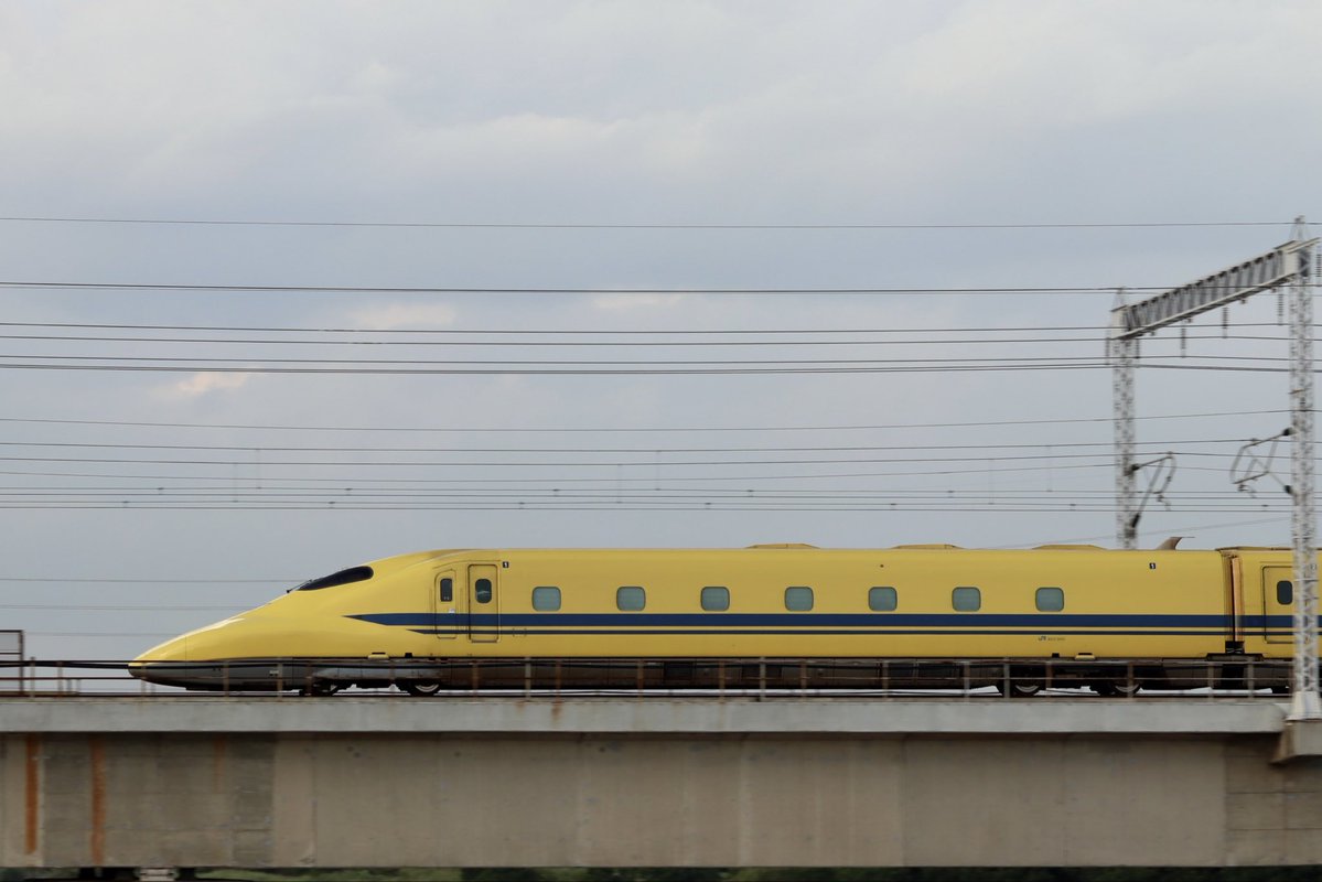 n221k's tweet photo. ドクターイエロー通過時は曇ってしまったけど、500系通過時は晴れてくれました。
日の長い間に、また週末走ってくれたらなぁ… https://t.co/6ERoxfS5PX