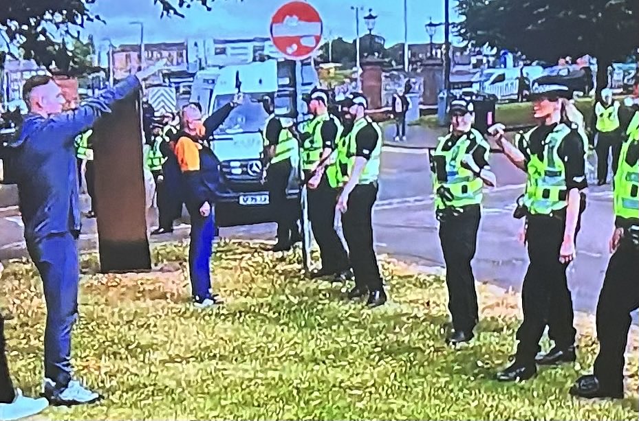 BrianGraham7's tweet photo. @PoliticoForYou Here’s another concerned citizen protecting women and children. https://t.co/y4VlZdYjF5