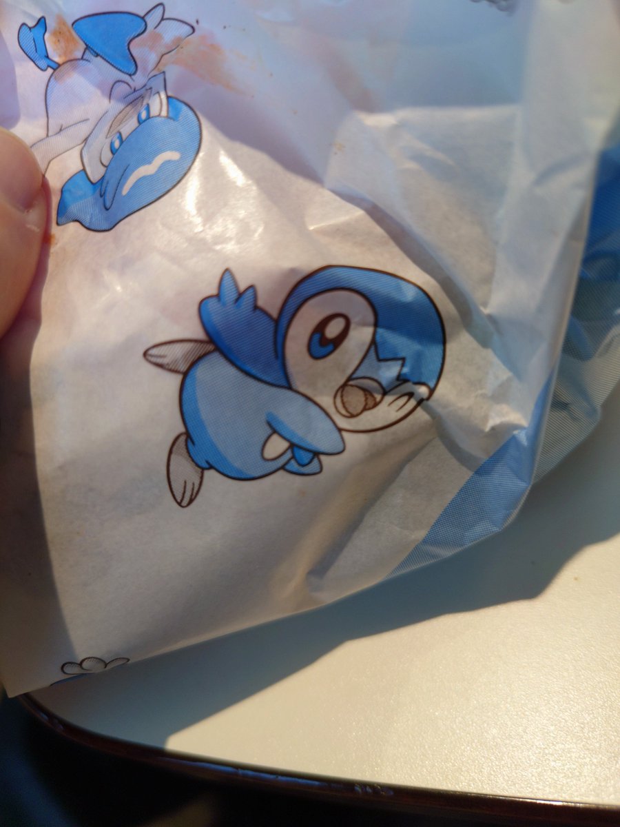 mituki_ayane2's tweet photo. マック×ポケモンコラボハンバーガー、美味しい。(๑´ڡ`๑)
#マクドナルド #マック 
#ポケットモンスター #ポケモン https://t.co/z0OAQBKmXP