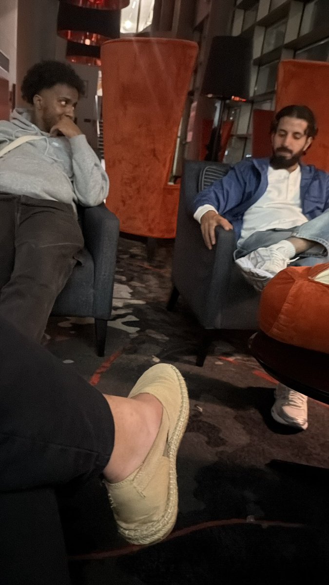 zaza's tweet photo. Heading back home now, VSF was so much fun morruks. Meeting everyone is always fun but next time i win, you’ll see tamam?
Thank you guys for watching the IRL stream aswell, sorry the connection issues tho, hope the internet in Paris next weekend is better. See you next week 💪🏼

Shoutout to the boys @byJoka @h0pperTK @hasboybz @RoyalFamily @BellinghamJude