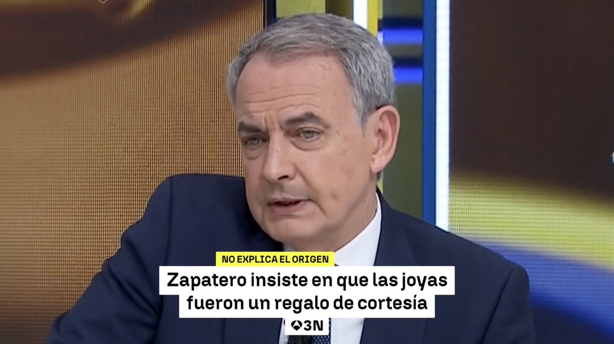 lopezbreamaria's tweet photo. -Un día abrí la caja y las vi; 2 collares de brillantes y esmeraldas. Me saludaron y gritaron “Papá!”. No pude negarme a acogerlas. Le dije a Gertru que las diera de comer… tuvieron bebés; collares y pulseras que me llamaban “Yayo”. Quien vea en esto delito, es un malnacido.
😈 https://t.co/4fwiyDgmB6