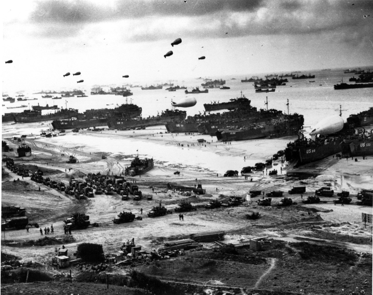 AlertesInfos's tweet photo. 🇫🇷 FLASH | Les plages du Débarquement en Normandie, théâtre d'une bataille décisive pour la libération de l'Europe du nazisme et la fin de la Seconde Guerre mondiale, ont été inscrites au patrimoine mondial de l’UNESCO. https://t.co/K4GEDbEakn