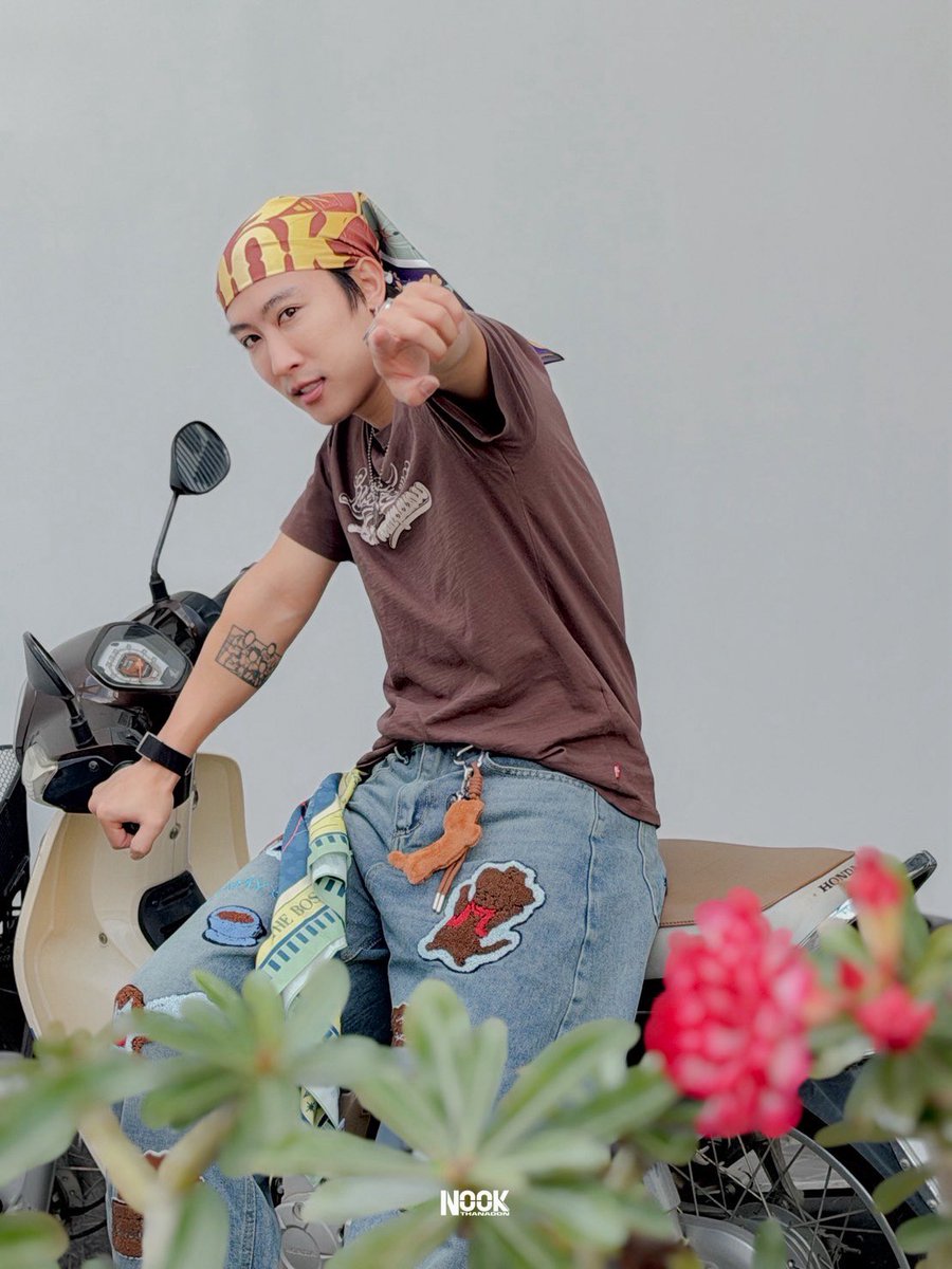Nook_Official's tweet photo. หลงทางในเชียงใหม่ยังพอถามทางได้ แต่หลงเธอเนี่ย ไม่รู้จะหาทางออกยังไงเลย~ วันนี้เจอกันน๊ะฮ๊ะ 🤎

#นุ๊กธนดล 
#NookThanadon
#NookThanadonOfficial https://t.co/6o6jimab81