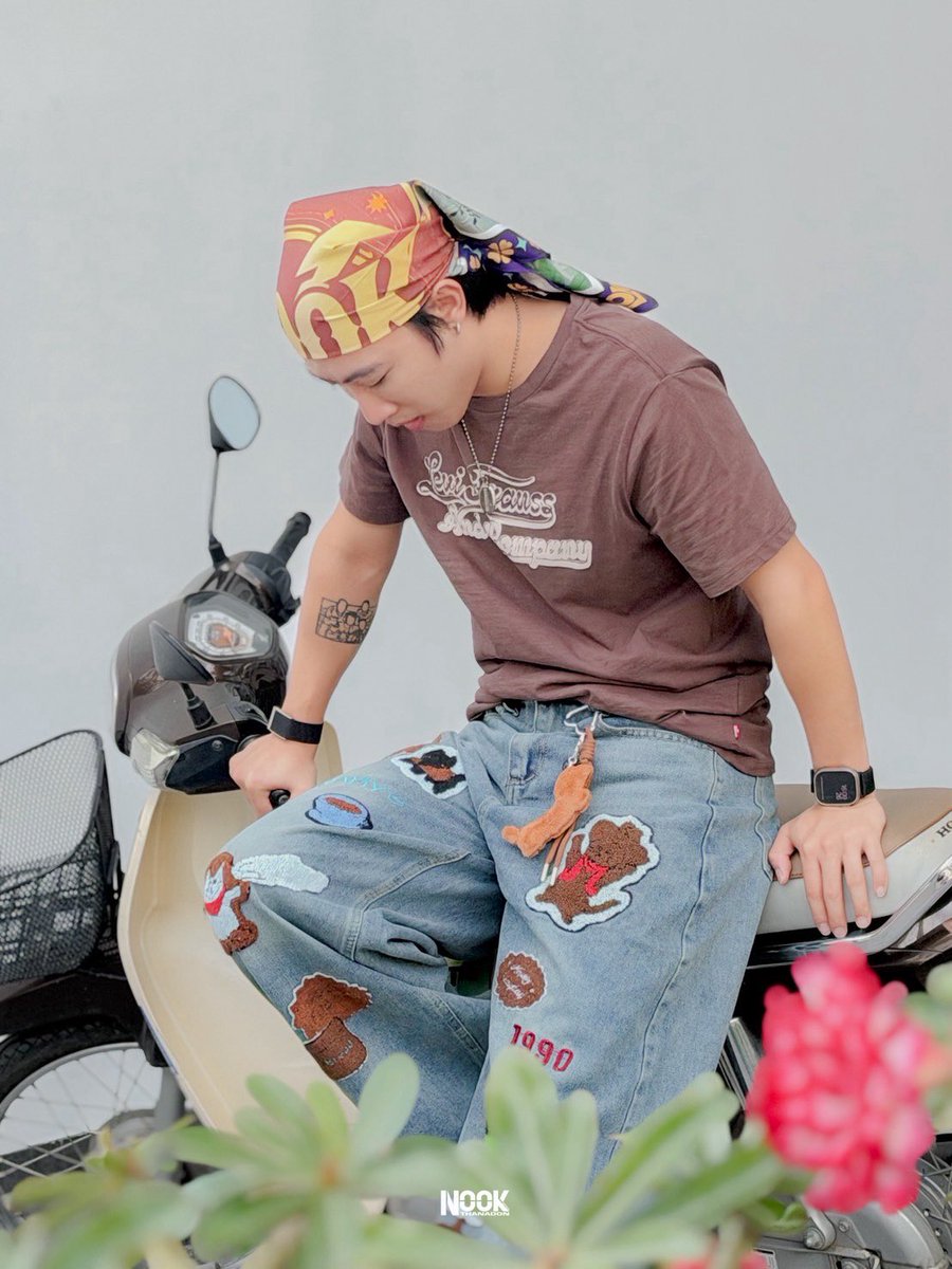 Nook_Official's tweet photo. หลงทางในเชียงใหม่ยังพอถามทางได้ แต่หลงเธอเนี่ย ไม่รู้จะหาทางออกยังไงเลย~ วันนี้เจอกันน๊ะฮ๊ะ 🤎

#นุ๊กธนดล 
#NookThanadon
#NookThanadonOfficial https://t.co/6o6jimab81