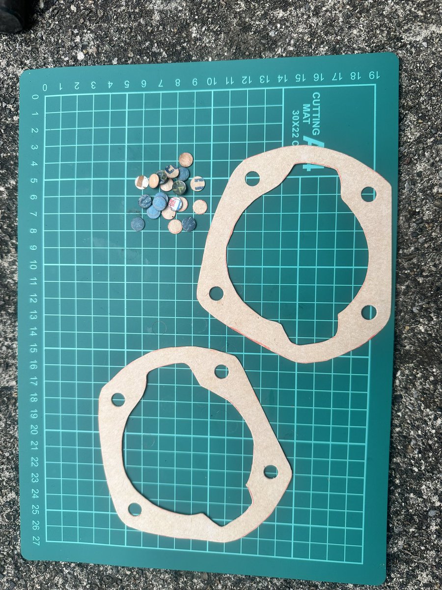 subaru360Kenty's tweet photo. キャブをバラす
綺麗に掃除する
ガスケットを切る

そういえば、エキマニのとこについている
整流する部品折れてた💦

気長にまた来週 https://t.co/qdfr0wGgOf