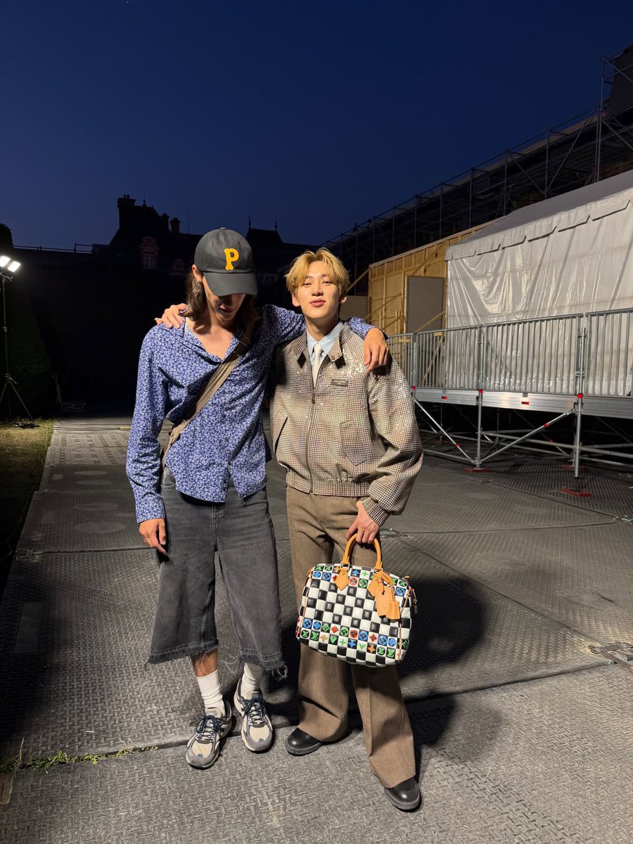 nsblossoms's tweet photo. 2026.07.26 silouanev’s ig post update 

‘2026 office recap’ แบมแบมกับเพื่อนนายแบบ

#BamBamxLVMenSS27
#BamBam #뱀뱀 @BamBam1A
#LouisVuitton #LVMenSS27 https://t.co/Q92Rtslu7N