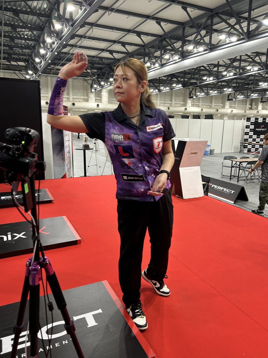 prodarts's tweet photo. 🔥チャレンジトーナメント🔥

女子決勝戦がスタートします！
木幡 香夏恵プロ vs 鈴木 さつきプロ

勝利の女神はどちらに微笑むのか？

#チャレンジトーナメント
#ダーツ
#PERFECT2026
#パーフェクト https://t.co/Hl5X4r3stk
