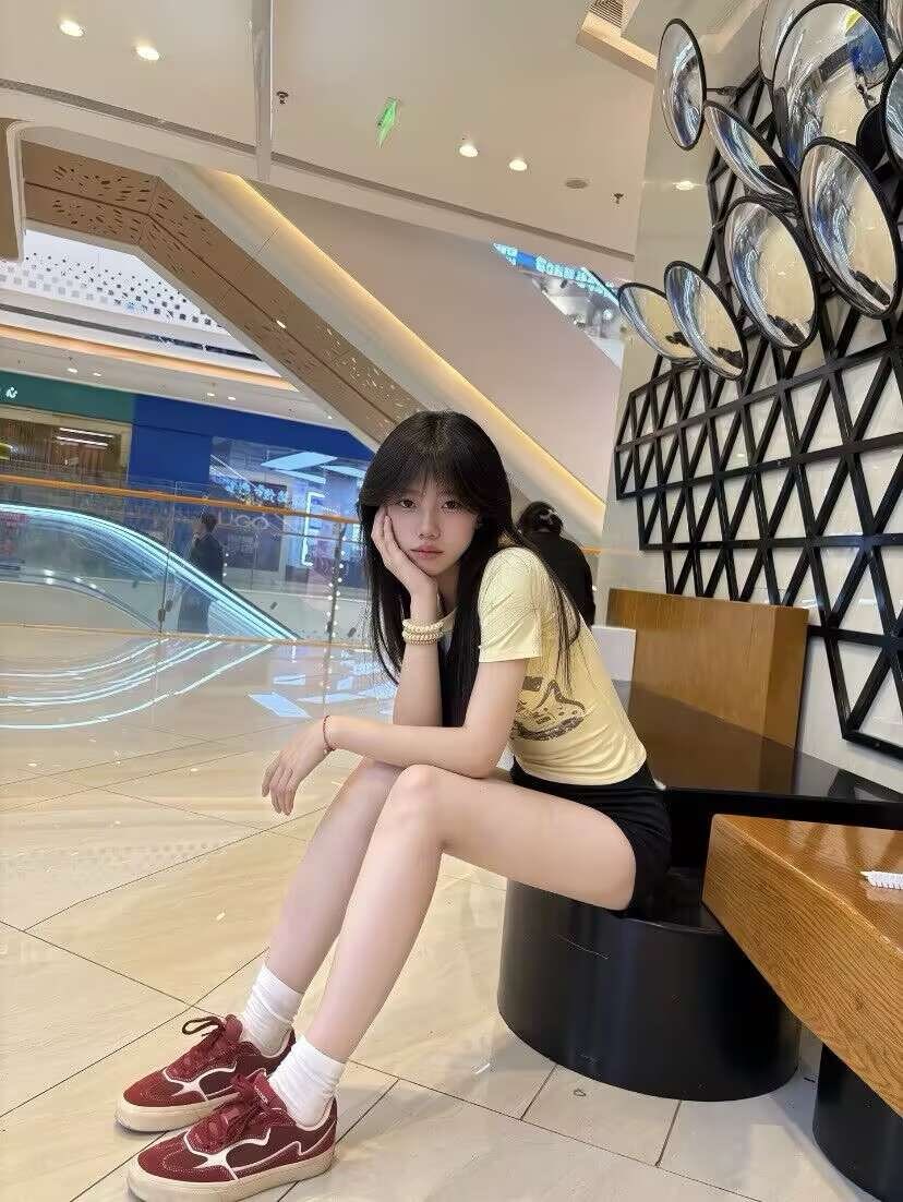 Armil9b's tweet photo. 一位高中兄弟分享的女同学，宋芷烨，16岁就这么骚，有想射屏yy的加兄弟的q：3927541536 https://t.co/X7S7sjzfOQ