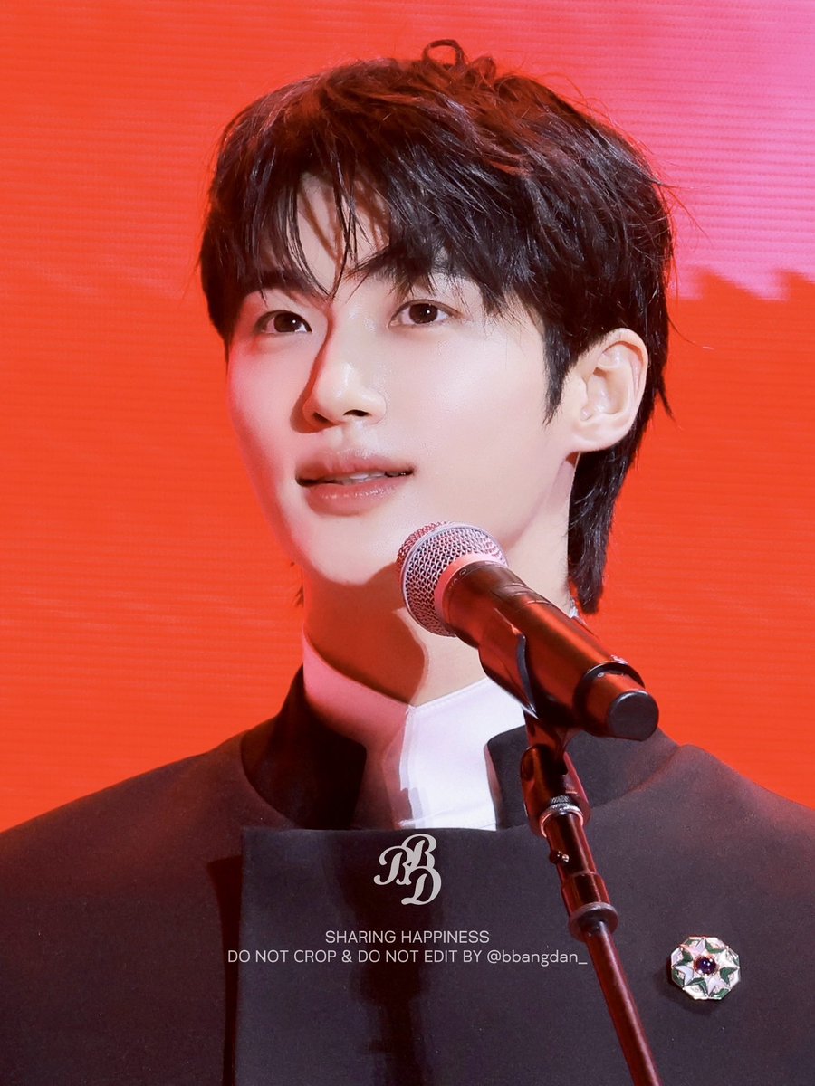 bbangdan_'s tweet photo. 가슴팍 보석보다 눈이 더 반짝이는 남자✨ https://t.co/9R5QXT0xOA