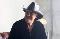 PervinSayan's tweet photo. @TraceAdkins Life is short and simple, but we all need someone we can talk to, laugh with, and share our sadness with. A caring heart and real connection can make even the hardest days feel lighter ❤️ 🌺🌹 https://t.co/rBoH5JK75M