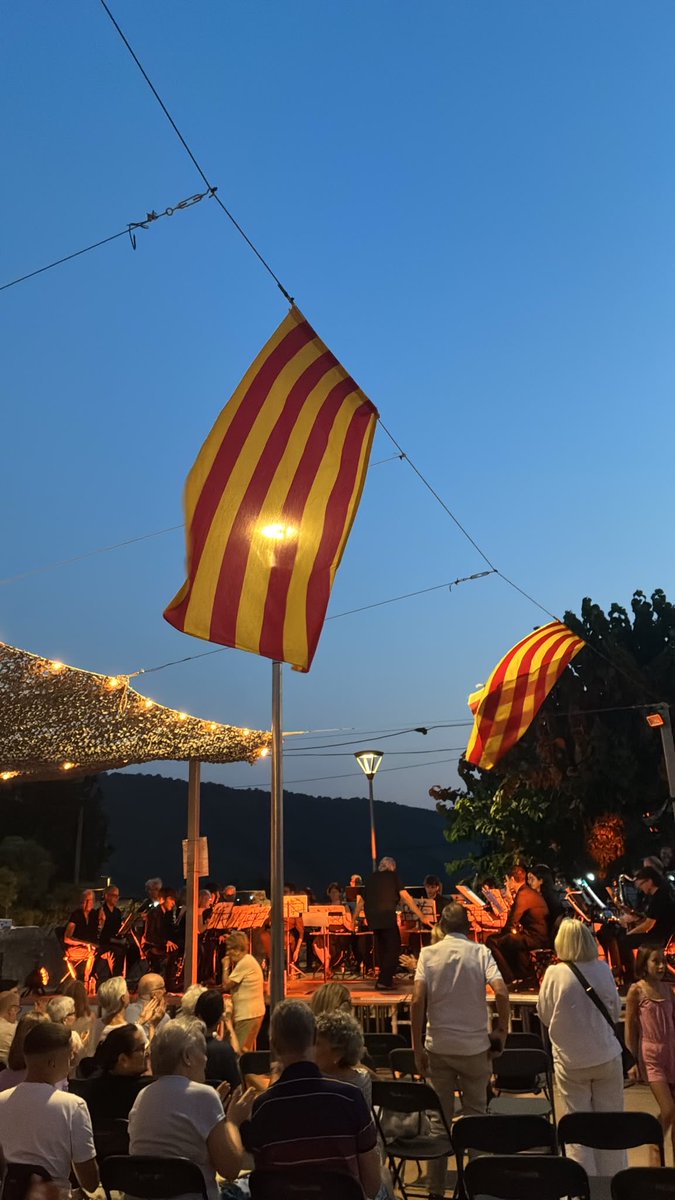 ERC_IGUALADA's tweet photo. Les festes majors també són una oportunitat per retrobar-nos i compartir projectes.

Ahir, a la Festa Major de Jorba, vam coincidir amb la Pilar Queralt, alcaldessa de Jorba, i en Fran Sillero, alcalde de Rubió. Sempre és un plaer compartir conversa i mirada de futur. 💛 https://t.co/NtVCxXLCd2