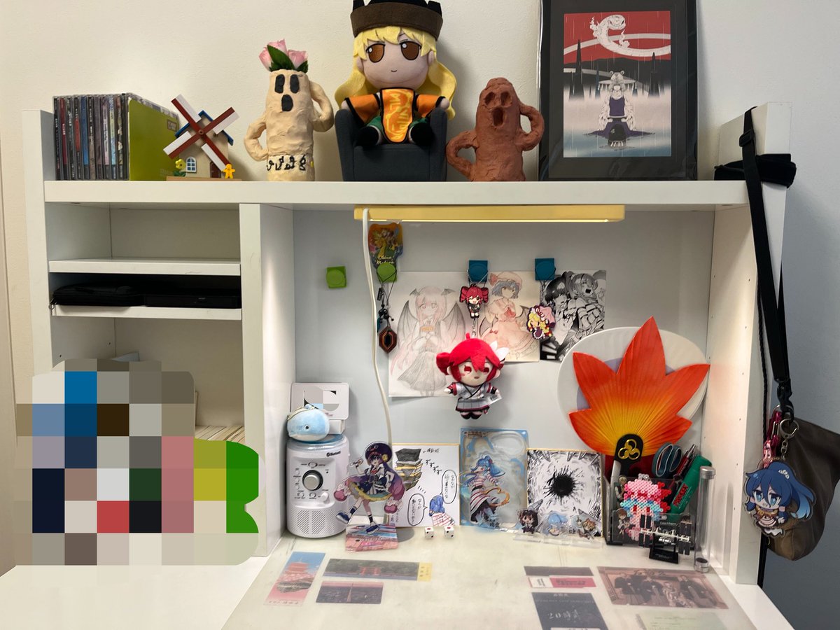 BC_toho's tweet photo. うおおおお！！！！
やっとエアコンが付いて自分の部屋が出来たぞ！！
移動が大変だったけどなかなか理想的な机になった〜 https://t.co/rrL5YWQhOx