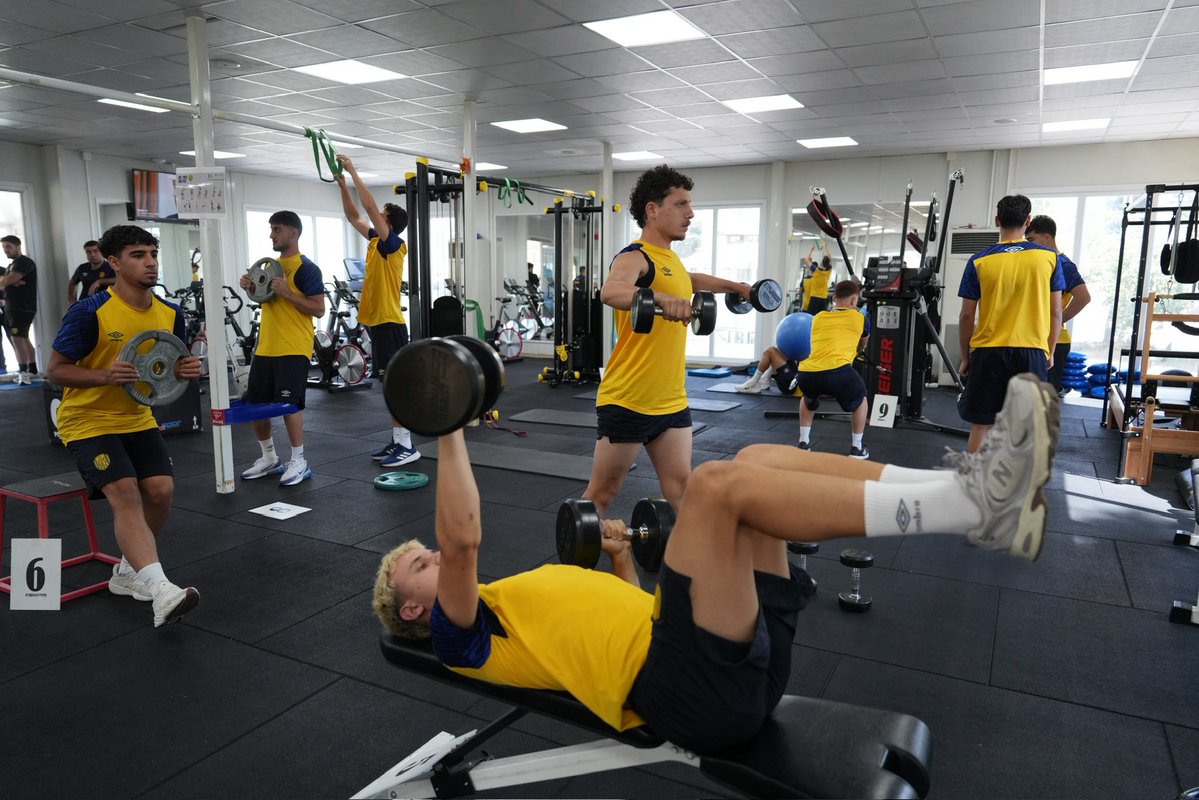 Ankaragucu's tweet photo. Beştepe’de Kuvvet ve Kondisyon Antrenmanı #MKEAnkaragücü 💛💙 https://t.co/OLHUSOHeRU
