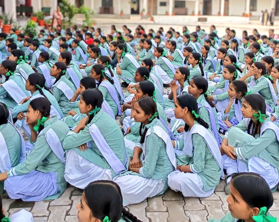 AaravSeth_'s tweet photo. #SheHygiene🩸#Drive77

@_WeRiseTogether provided 163 reusable #SanitaryPads to girls, along with guidance on #MenstrualHealth &amp; sustainable period solutions.

Building a future where every girl feels informed, confident, &amp; cared for.

@deespeak @aliaa08 @GirlUp @UN @Changemakers https://t.co/sZ0PPBao1E