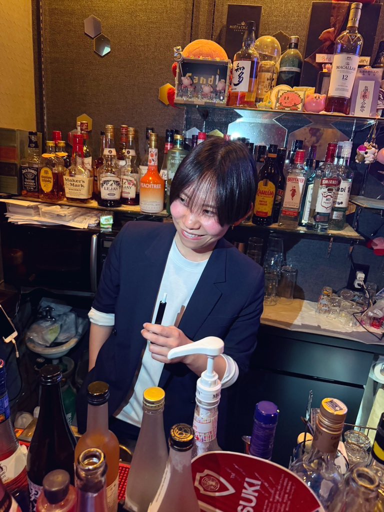 barCandle0's tweet photo. 7月26日(日)

昨夜は猛暑のお祭り中朝までご来店誠にありがとうございました🫠
クーラー壊れた報告来てないので当分まだ大丈夫そうです🧊

本日19:00〜いけるところまで営業🌃
りょうすけがまったりワンオペでお待ちしております🕴🏻 https://t.co/rcmx87PPI9