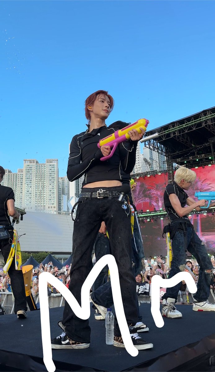 Mimew11's tweet photo. ไ่ม่ได้ซูม ไปหวันของจิง🫠😭🙏🏻

#riize #Anton
#WATERBOMB #WATERBOMB2026 #WATERBOMBSEOUL https://t.co/j09ZsIJ4gs