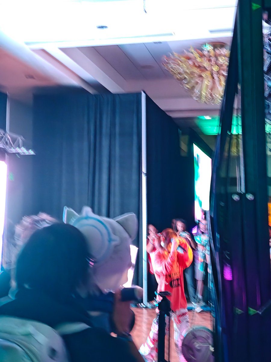 saaanniiikk's tweet photo. i literally snuck all the way through the front to take these photos and it was worth it holy hell https://t.co/xk0cmXAlOv