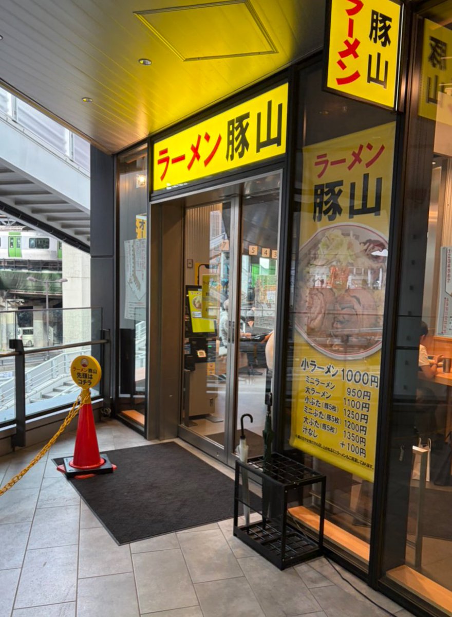 ikuza0524's tweet photo. 初めて豚山行きました！
めちゃ美味しかった https://t.co/c9Vu9BCgYO