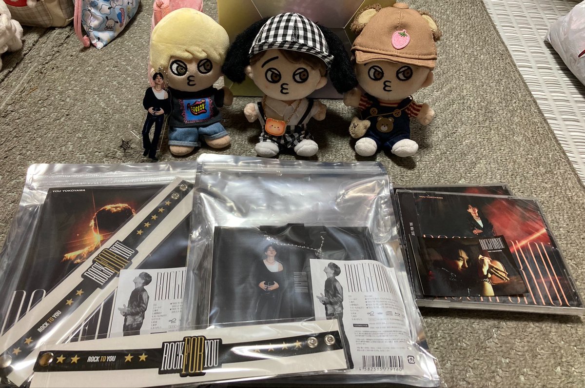 mitsukanayoko95's tweet photo. アルバム💿届いた🖤
待っていたから嬉しい😆
ヨコの歌すごく好きだからめっちゃ聴きまくるし来月のLIVEで聴けるのが楽しみだよ🫶
表紙からかっこよすぎる🙌
アクスタ、リストバンドも最高すぎる🥹
新写真もかっこよすぎて全部購入したよ🤭🖤
#横山裕 
#ROCK_FOR_YOU https://t.co/elKXHr9sf7