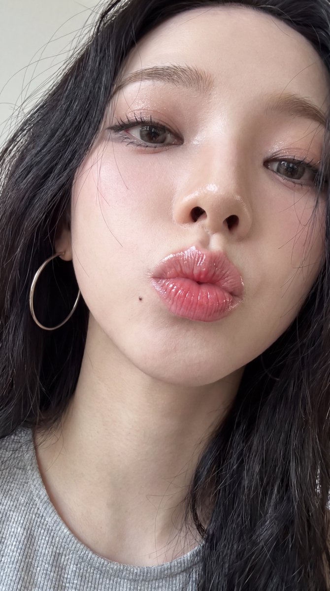 Yie9876's tweet photo. 撸吧废物 被女权油脸亲妈指挥着撸屌 边撸边被��就像女权亲妈的玉手每一下起伏都精准的肏在了你的射精点上 用油脸和吸精浓眼妆对着你的射精G点戳戳戳戳戳戳 

#油脸亲妈 #女权至上 #废物蝈蝻 #盯射 #撸管挑战 https://t.co/haGH8qgCvz
