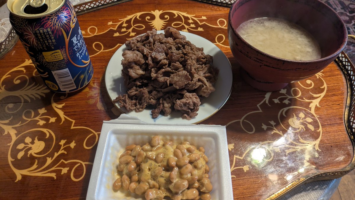 a_fleet_admiral's tweet photo. 晩ごはん
牛肉炒めたん+納豆+しじみの味噌汁 https://t.co/BGYCQaKJpv