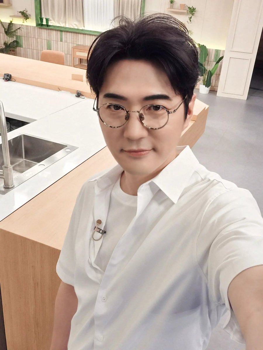 fangori0113's tweet photo. 데니안 오피셜 인스타
🔗https://t.co/JFO307idMa

[📷]

남도 섬의 여름 별미 🍚
오늘도 데니와 알토란🩵

#DANNYAHN #데니안
#알토란 https://t.co/EEQpEvtn2a