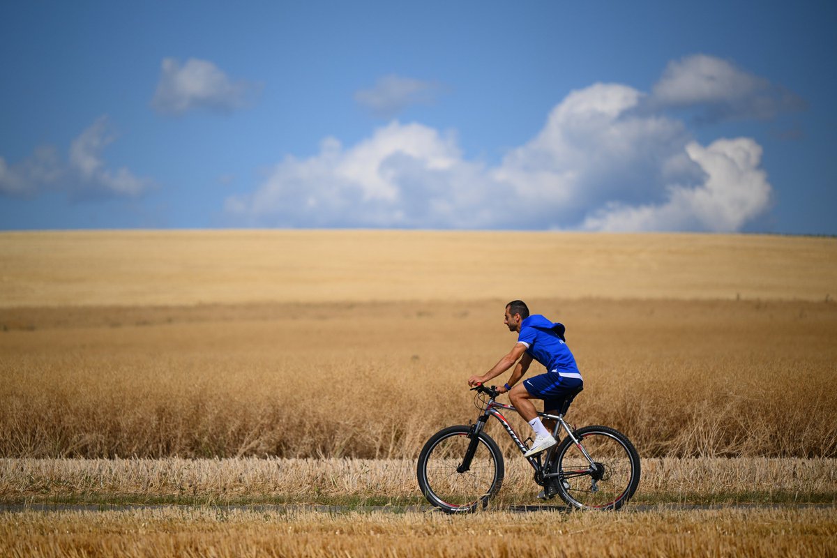 Inter's tweet photo. Postcard dalla Germania🚲🌾 https://t.co/Njrztl4Rsv