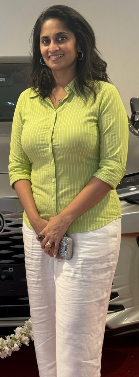 lillbeshy's tweet photo. Shalini milf munda evelo periya mola avuthu vita idupuku tongum iva kaila iruka veins ipdina molai la ahhh evelo per ku innum pal kodukuralo https://t.co/MXefpw5pp2