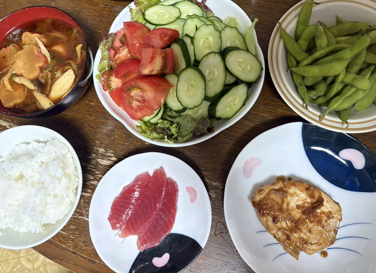 Kalmiawhite's tweet photo. ご飯
味噌汁
いつものサラダ
枝豆
お刺身
メカジキの照り焼き https://t.co/47HO8Bl1ld