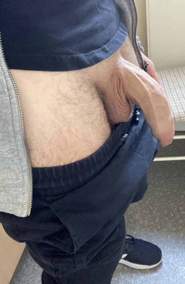 Hung_Tomm's tweet photo. @mrtnXmrtn @n__xxx93 Just to remind you …. 
We are identical twins 🐄 https://t.co/suMR78hD6B