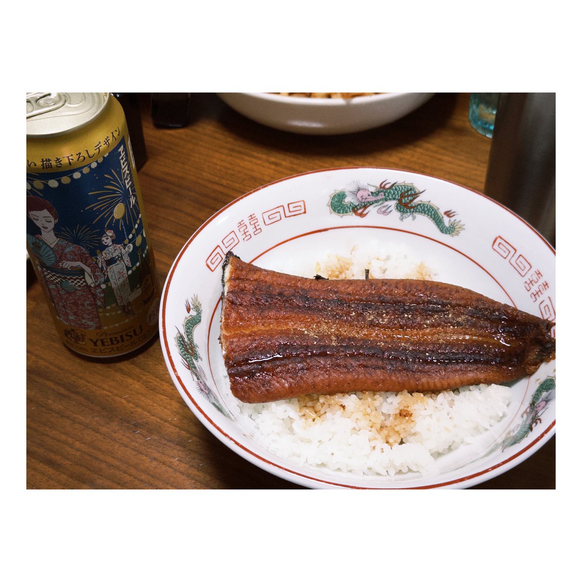 StarrySky_ats2's tweet photo. 土用の丑。

じいじが鰻を買ってくれた。

初めての鰻に、長男は匂いが気になったのか、なかなか食べず。

しばらくして慣れたのか、ちゃんと食べてくれた。

Camera:Apple iPhone 15 Pro 

#ShotOnIphone 
#うなぎ https://t.co/HvDMkycXvy